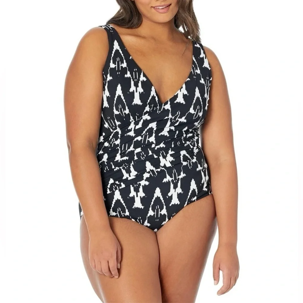 NWT LL Bean Women’s Slimming Swimsuit Tanksuit in Black Ikat in size 18 regular